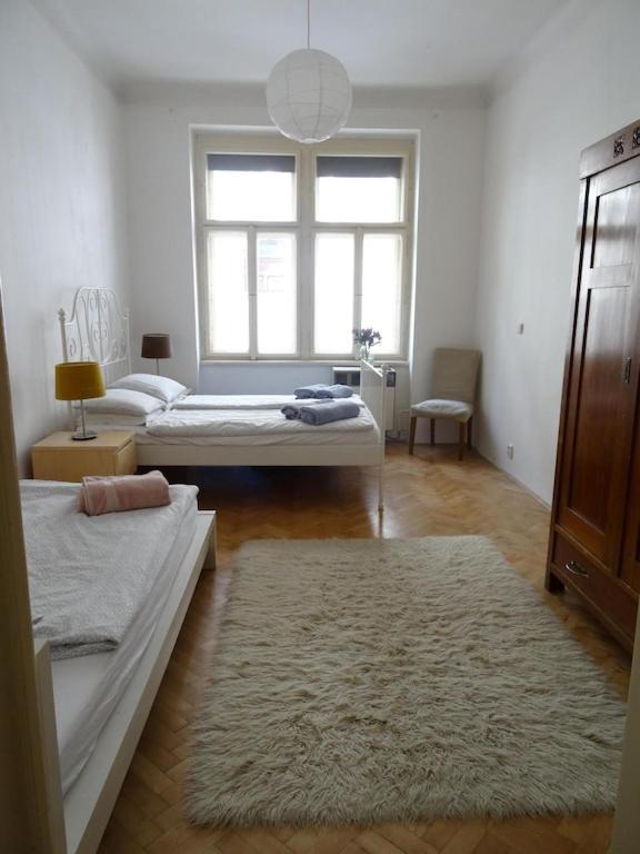 Garden Apartment On Art Nouveau Street In Central Prag Exteriör bild