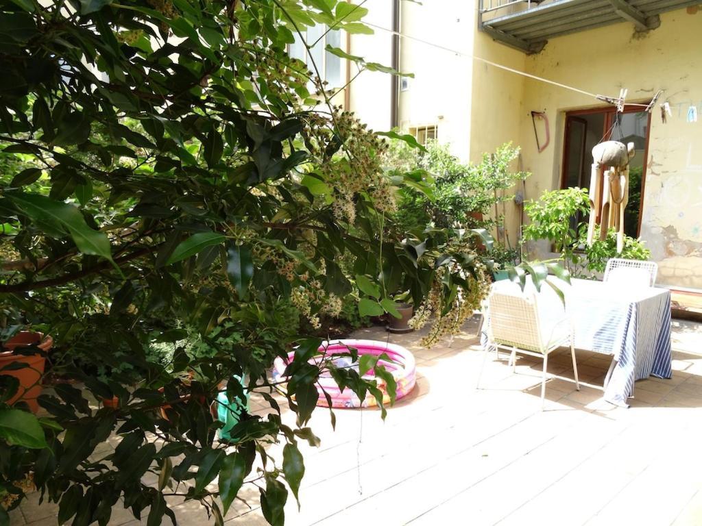 Garden Apartment On Art Nouveau Street In Central Prag Exteriör bild